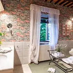 Il Colle Di Moriano 8, Emma Βίλα